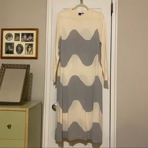 Uniqlo Merino wool blend Marimekko A-line tunic in off-white/periwinkle, size L